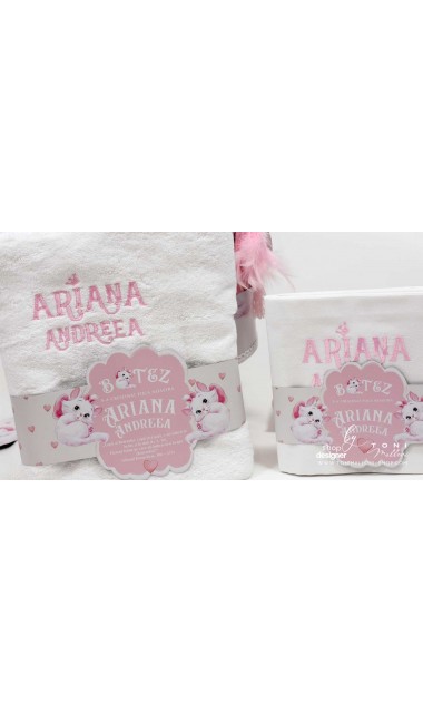 Trusou de botez roz brodat inspirat din desenul animat Pisicile Aristocrate cu pisica Marie 13